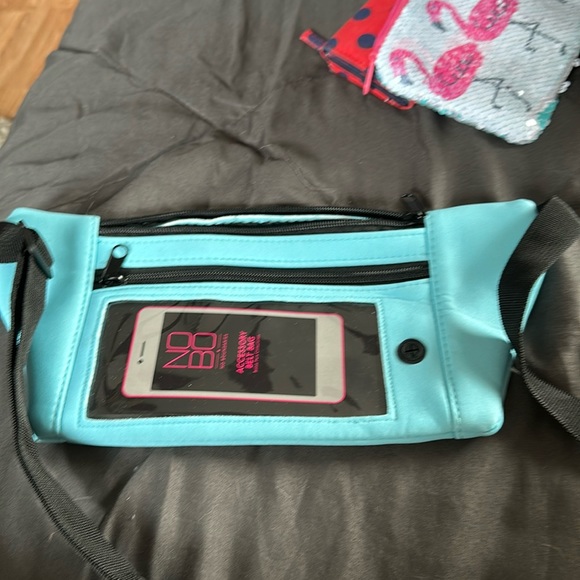 fanny pack with a secure phone holder - Picture 1 of 6